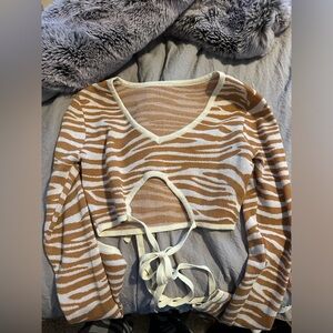 SHEIN top, never worn, in great condition!